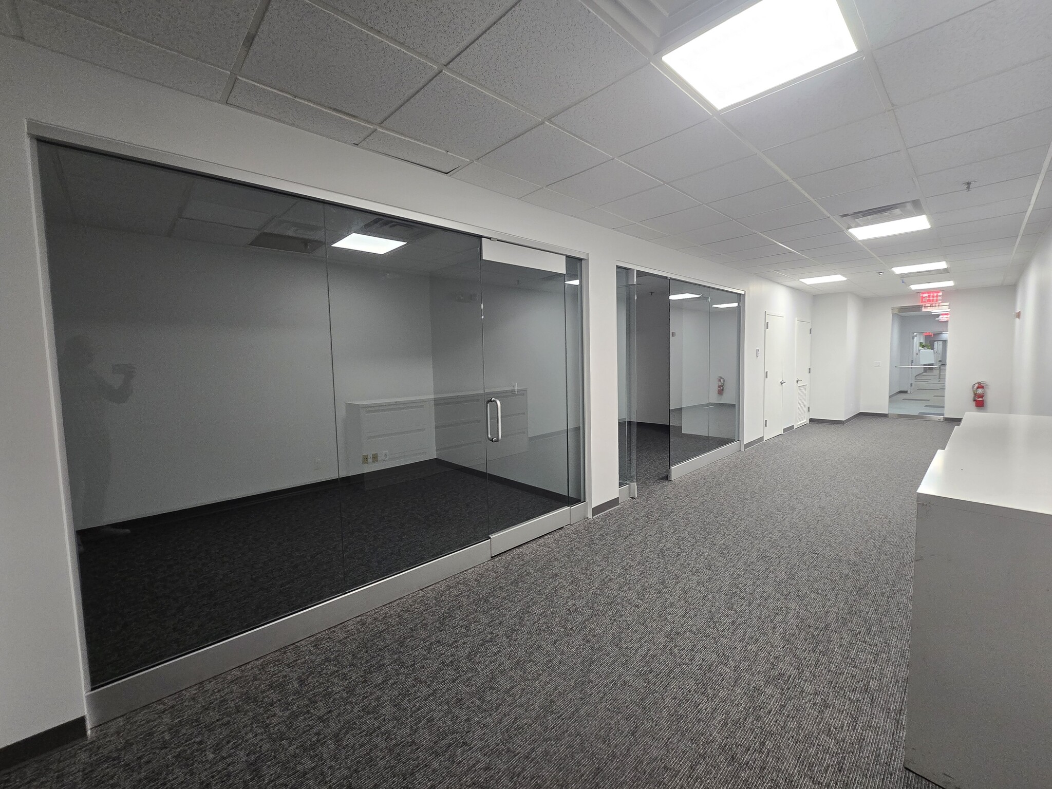 1 Bridge Plz N, Fort Lee, NJ for lease Interior Photo- Image 1 of 6