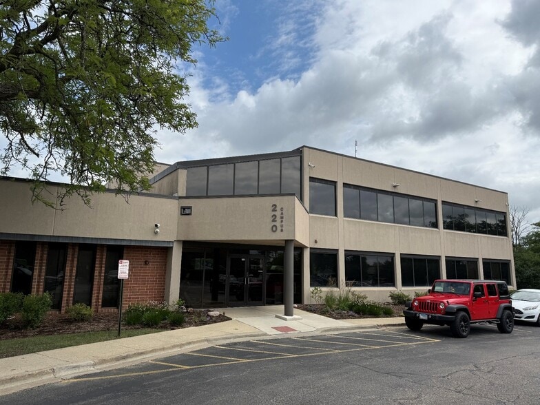 220 W Campus Dr, Arlington Heights, IL for lease - Building Photo - Image 3 of 13
