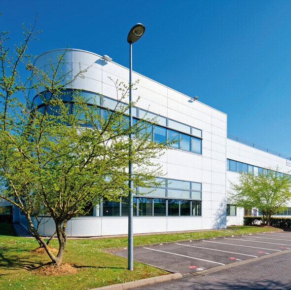 Office in Cergy for lease - Building Photo - Image 3 of 12