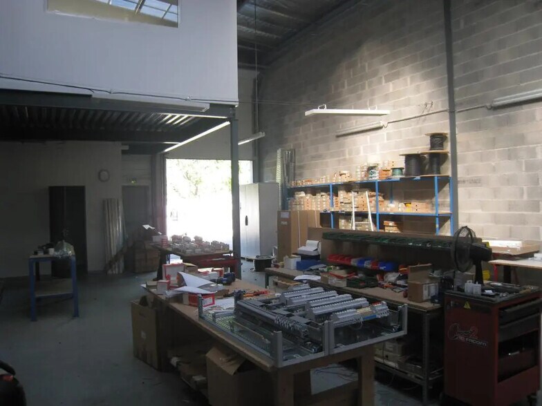 Industrial in Gémenos for lease - Building Photo - Image 2 of 5