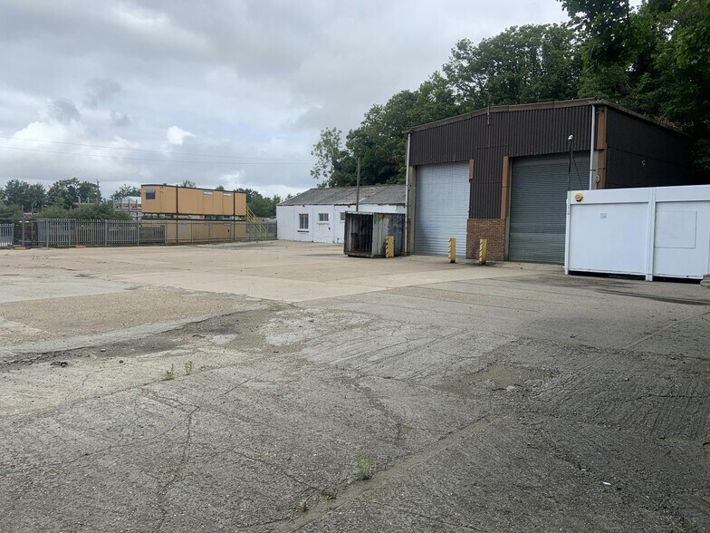 Selsdon Rd, South Croydon for lease - Building Photo - Image 2 of 5