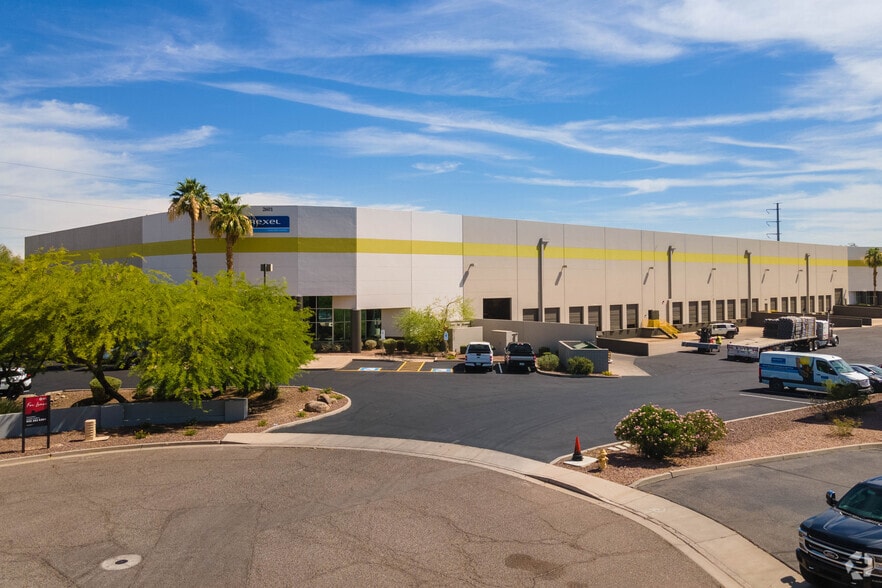 2601 S 37th St, Phoenix, AZ for lease - Primary Photo - Image 1 of 8