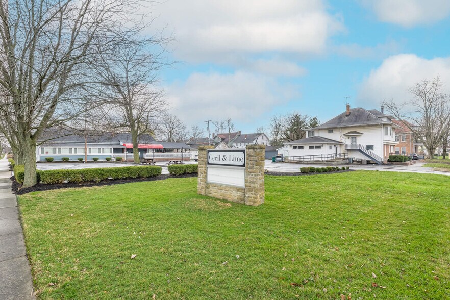 227 E Cecil St, Springfield, OH à vendre - Photo du bâtiment - Image 2 de 83