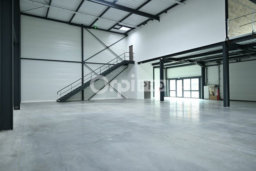 14 Rue De Bretagne, Saint-Quentin-Fallavier for lease - Building Photo - Image 3 of 10