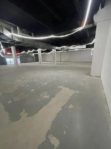 Retail in Asnières-sur-Seine for lease - Building Photo - Image 3 of 13