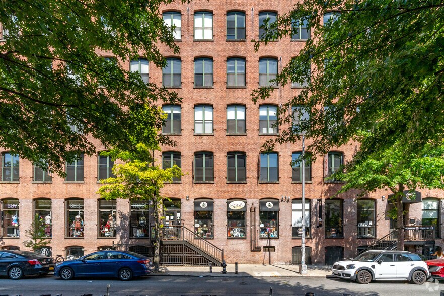 500 Driggs Ave, Brooklyn, NY for lease - Building Photo - Image 3 of 5