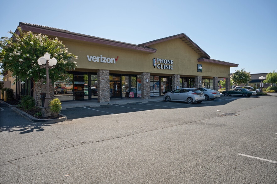 1212-1214 Airport Park Blvd, Ukiah, CA for lease - Building Photo - Image 3 of 12