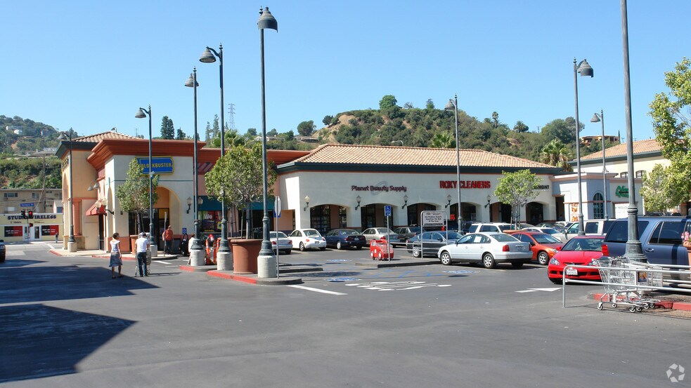 10911-10939 Ventura Blvd, Studio City, CA à louer - Photo du bâtiment - Image 2 de 4