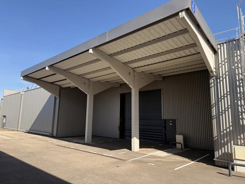 9 Avenue Du Maréchal De Lattre De Tassigny, Meyzieu à vendre - Photo du bâtiment - Image 3 de 11