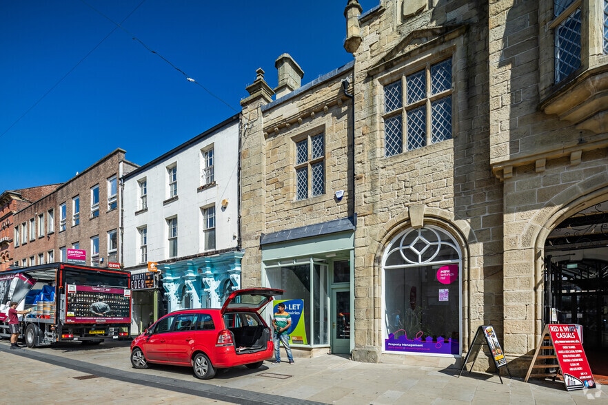 10 High St, Wrexham for lease - Primary Photo - Image 1 of 2