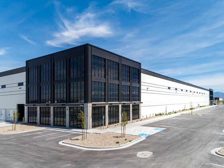 6320 W 300 S, Salt Lake City, UT à louer - Photo du bâtiment - Image 2 de 6
