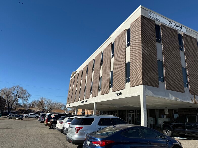 7290 Samuel Dr, Denver, CO à louer - Photo du bâtiment - Image 1 de 8