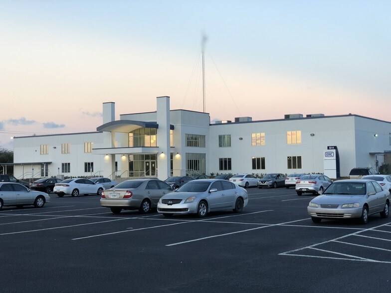 511 N John Rodes Blvd, Melbourne, FL à louer - Photo du bâtiment - Image 1 de 23