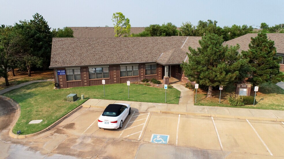 416 W 15th St, Edmond, OK à vendre - Photo du bâtiment - Image 2 de 14