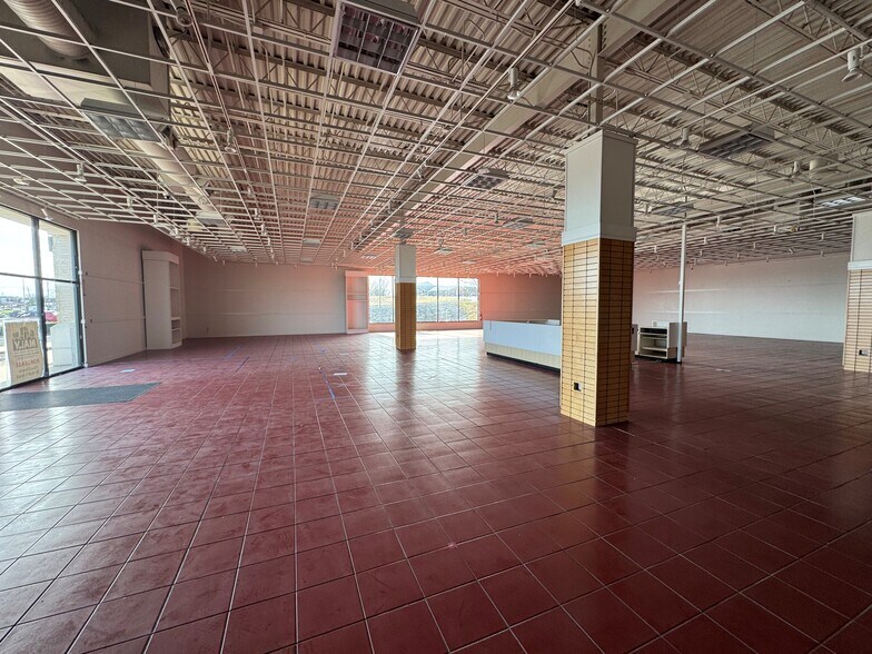 3870-3992 Jr Prewitt Pky, Osage Beach, MO à louer - Photo du bâtiment - Image 2 de 4