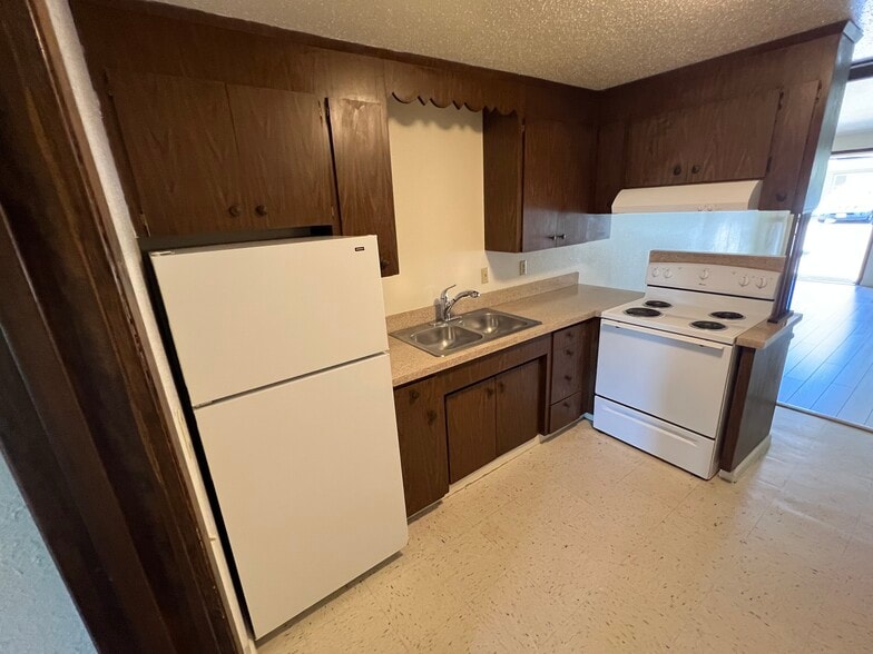 5650 Yelm Hwy SE, Lacey, WA for sale - Interior Photo - Image 2 of 6