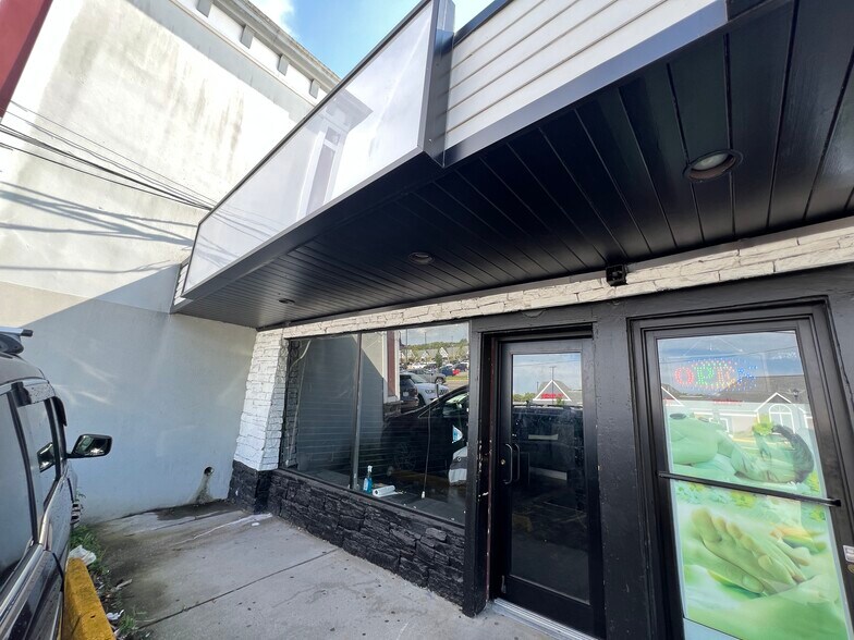 144-148 Shore Rd, Port Washington, NY for lease - Building Photo - Image 2 of 9