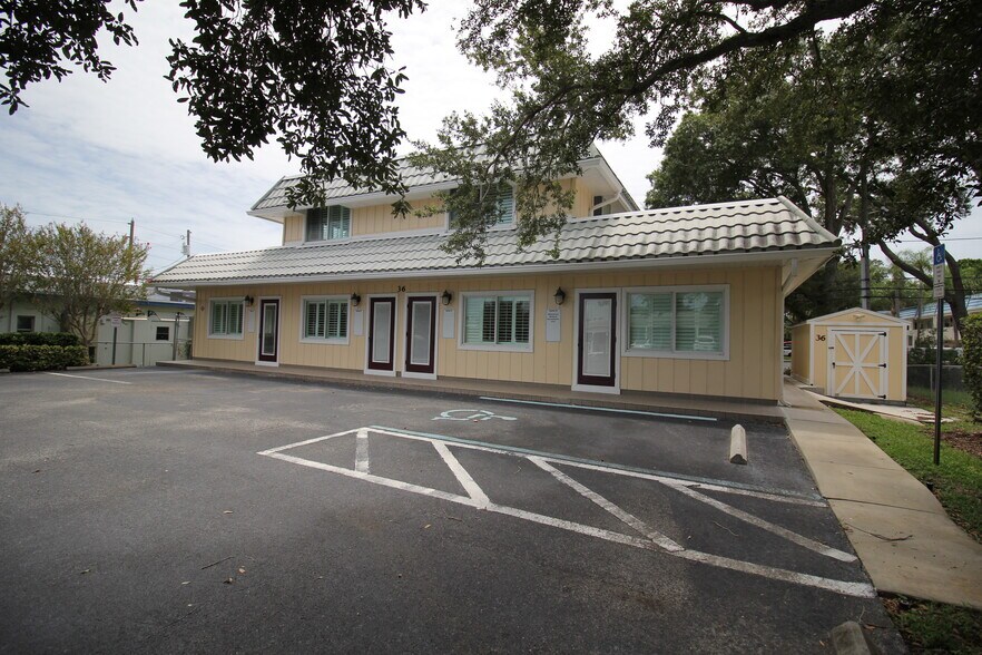 36 Tropic Blvd W, Largo, FL à louer - Photo du bâtiment - Image 3 de 4