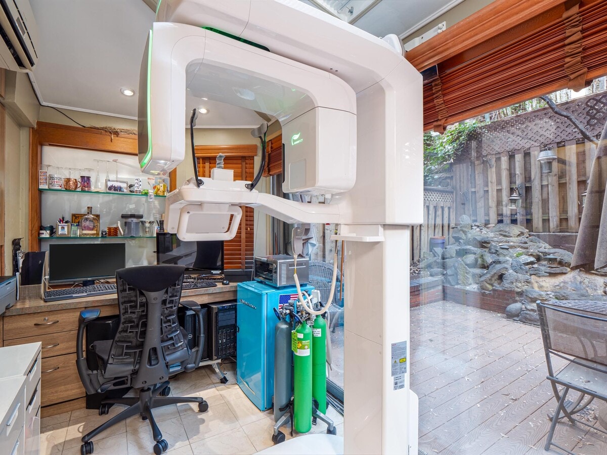 125 E 64th St, New York, NY 10065 - Unit 1 - - Interior Photo - Image 2 of 12