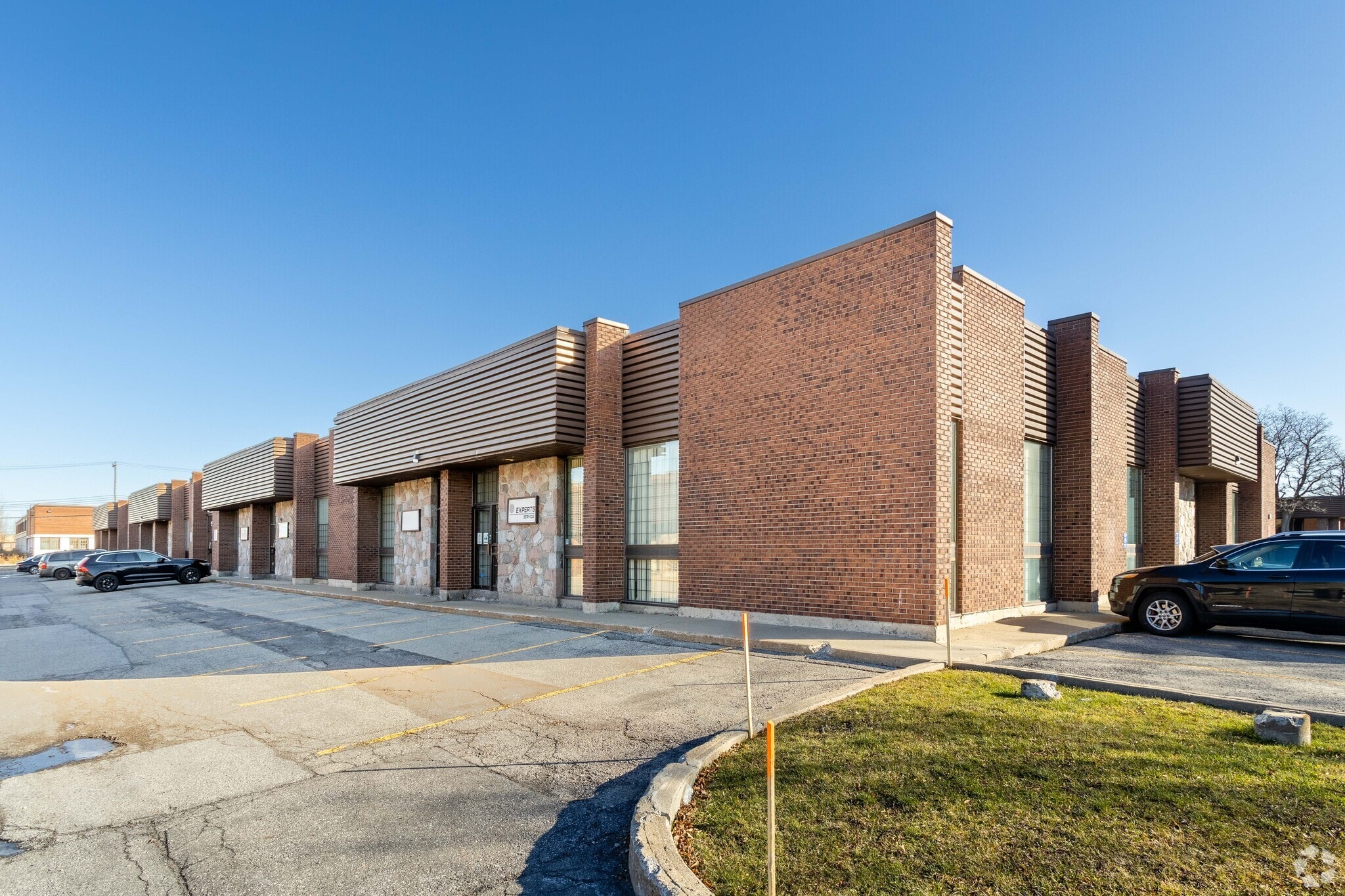 145 Rue Barr, Montréal, QC for lease Primary Photo- Image 1 of 6