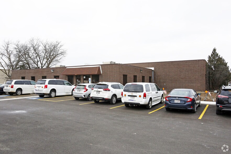 2302-2320 Wisconsin St, Downers Grove, IL à louer - Photo du bâtiment - Image 3 de 4