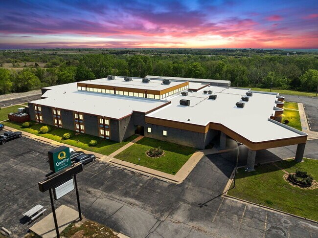 More details for 3232 N Summit St, Arkansas City, KS - Hospitality for Sale