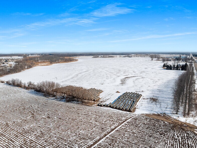 3700 Luxemburg rd, Green Bay, WI à vendre - Photo du bâtiment - Image 2 de 60