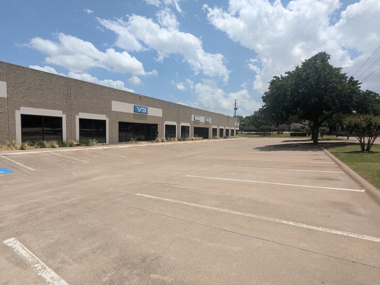 2550 114th St, Grand Prairie, TX for lease - Building Photo - Image 3 of 9