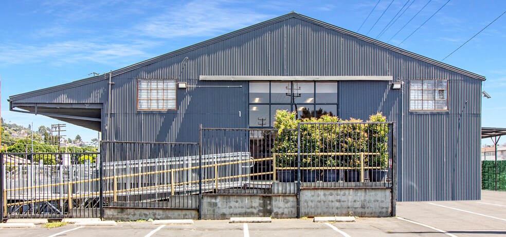 2316 N San Fernando Rd, Los Angeles, CA à louer - Photo du bâtiment - Image 2 de 11