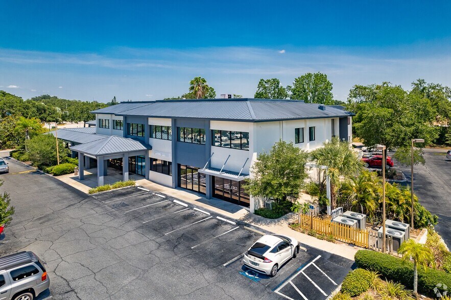 131-133-137-139 S Pebble Beach Blvd, Sun City Center, FL à louer - Photo du bâtiment - Image 3 de 8