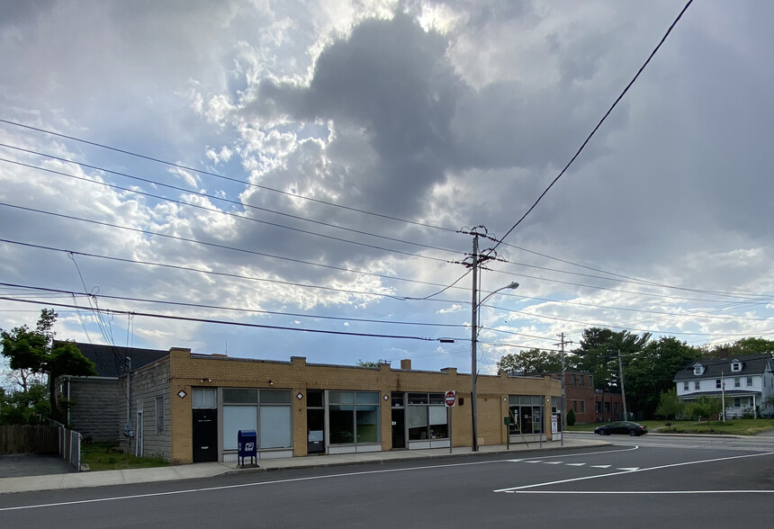 324-326 N Broadway, East Providence, RI à vendre - Photo du bâtiment - Image 1 de 1