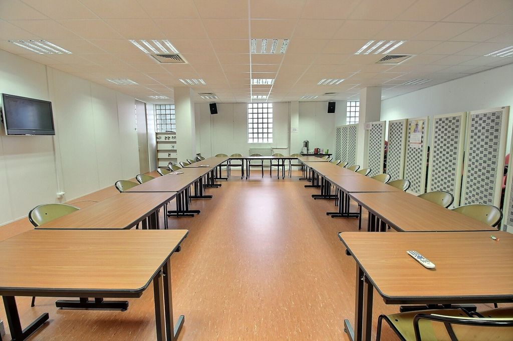 6-8 Rue Eugène Oudine, Paris for lease Interior Photo- Image 1 of 8