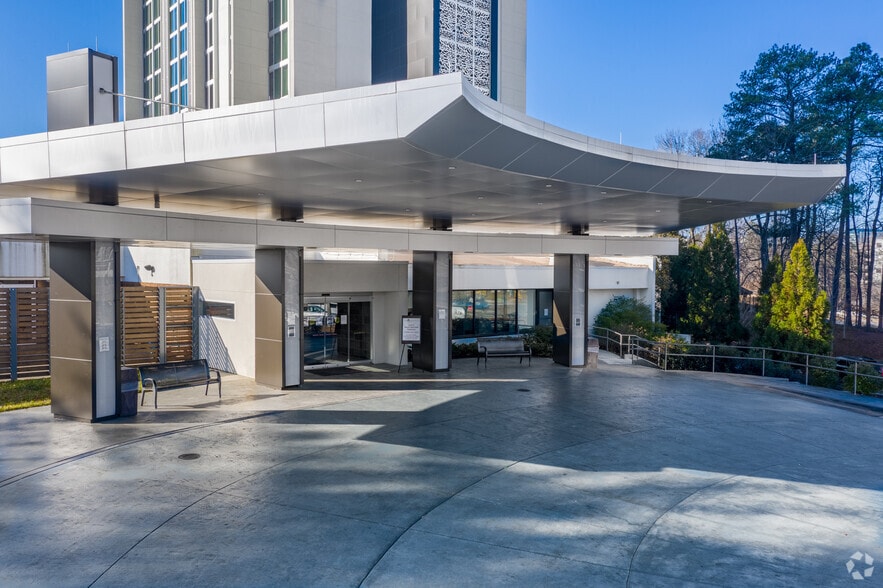 246 Perimeter Center Pky NE, Atlanta, GA for sale - Building Photo - Image 3 of 6