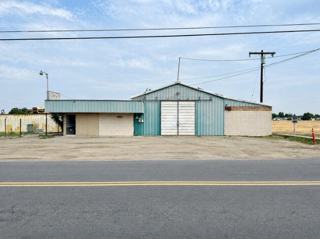 1716 E Goshen Ave, Visalia, CA à vendre - Photo du bâtiment - Image 3 de 6