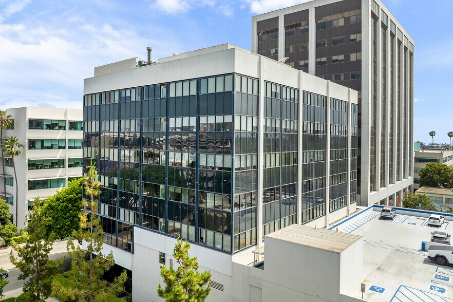 2021 Santa Monica Blvd, Santa Monica, CA à louer - Photo du bâtiment - Image 2 de 13
