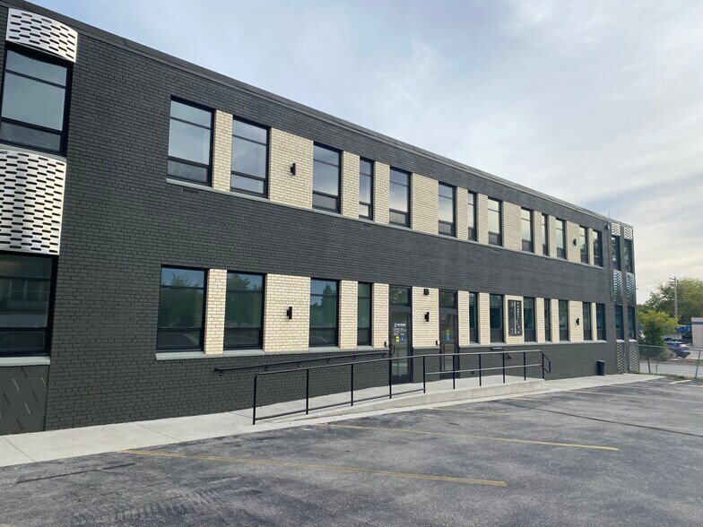 4757 N 76th St, Milwaukee, WI à louer - Photo du bâtiment - Image 2 de 4