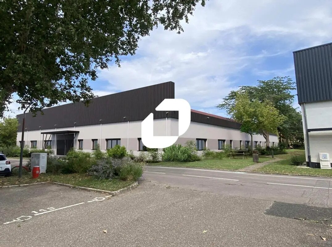 Avenue Du Docteur Georges Lévy, Vénissieux for lease Building Photo- Image 1 of 9