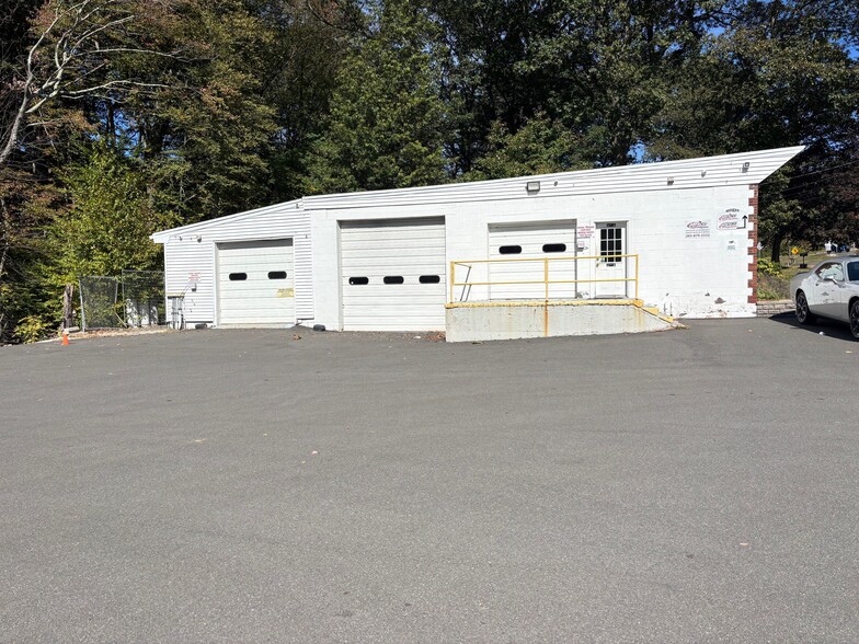 585 Wolcott Rd, Wolcott, CT for sale - Building Photo - Image 3 of 4