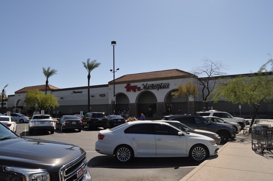 S 40th St, Phoenix, AZ à louer - Photo du bâtiment - Image 2 de 15