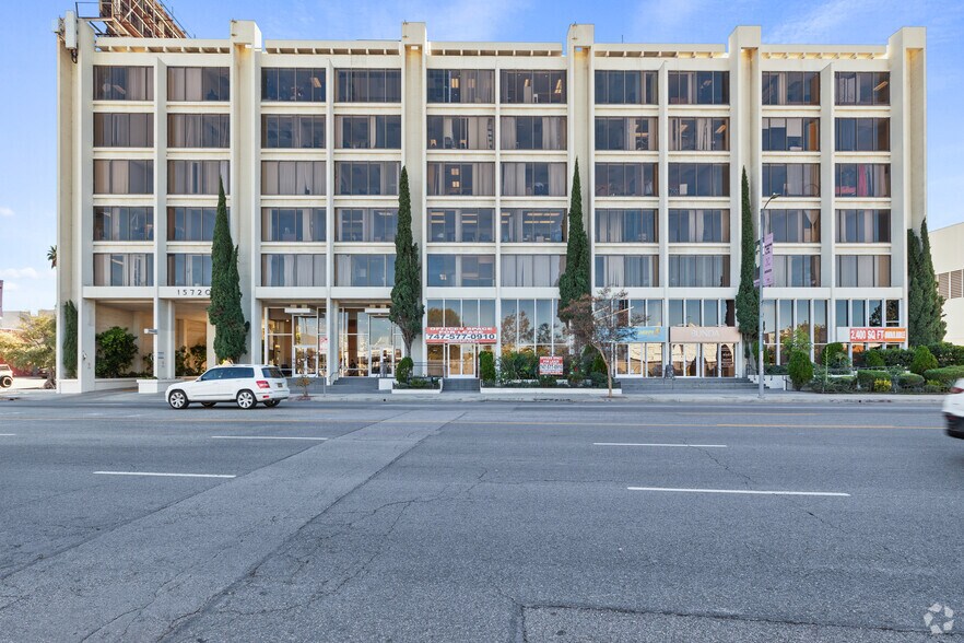 15720 Ventura Blvd, Encino, CA à vendre - Photo du bâtiment - Image 2 de 16