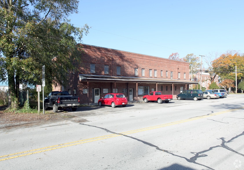 111 E Fremont St, Burgaw, NC for lease - Building Photo - Image 2 of 2