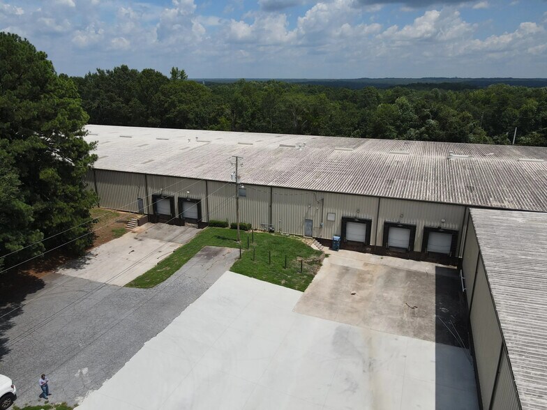 8306 Hazelbrand Rd NE, Covington, GA à louer - Photo du bâtiment - Image 2 de 5