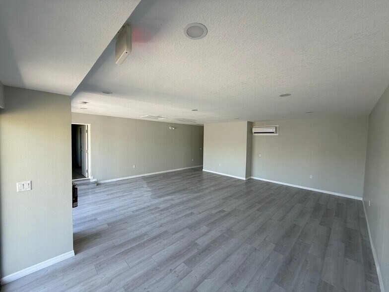 13939 Lakeshore Blvd, Hudson, FL for lease - Interior Photo - Image 2 of 9