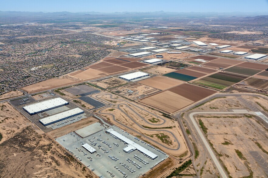 West Camelback Road rd, Litchfield Park, AZ à vendre - Photo du bâtiment - Image 2 de 4