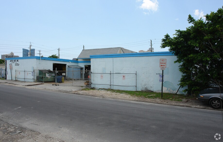 718 NW 1st St, Fort Lauderdale, FL à vendre - Photo du bâtiment - Image 2 de 2