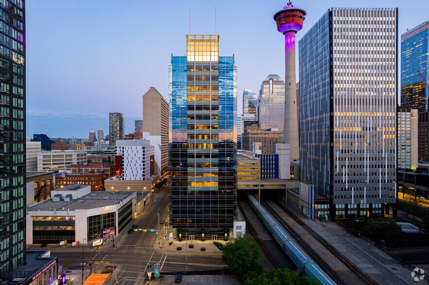 140 10th Ave SE, Calgary, AB à louer - Photo du bâtiment - Image 2 de 18