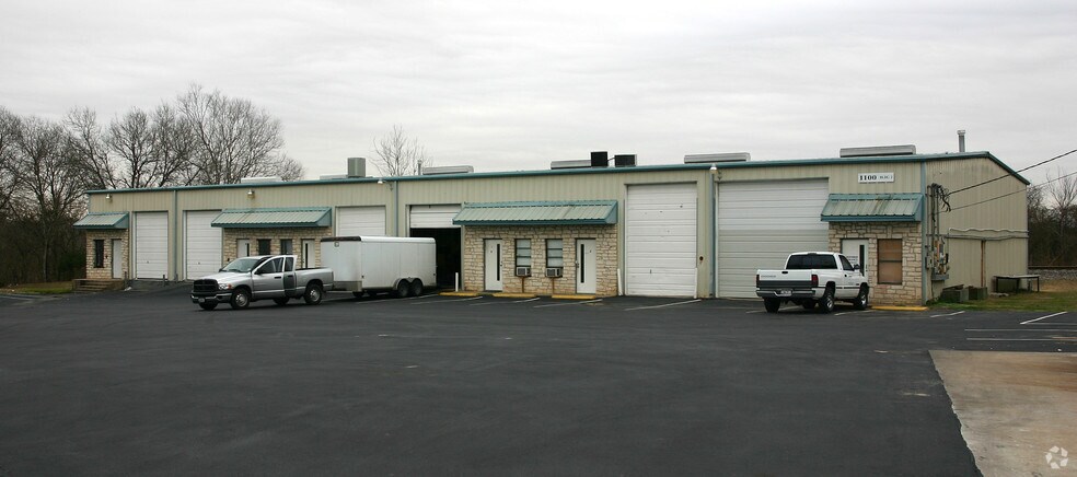 1100 Regal Row, Austin, TX à louer - Photo du bâtiment - Image 3 de 5