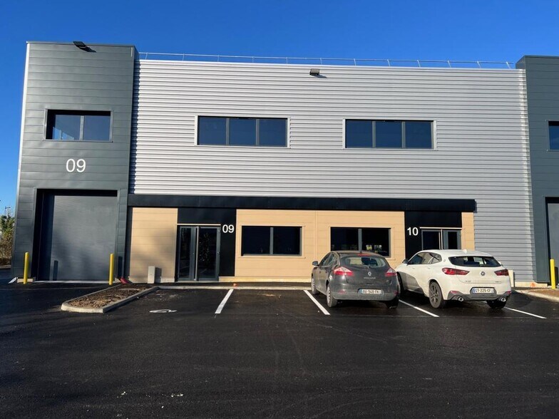 617 Rue Fourny, Buc for lease - Building Photo - Image 3 of 9