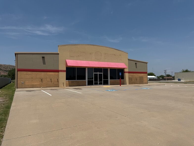 215 E 1st St, Granite, OK for sale - Building Photo - Image 3 of 24