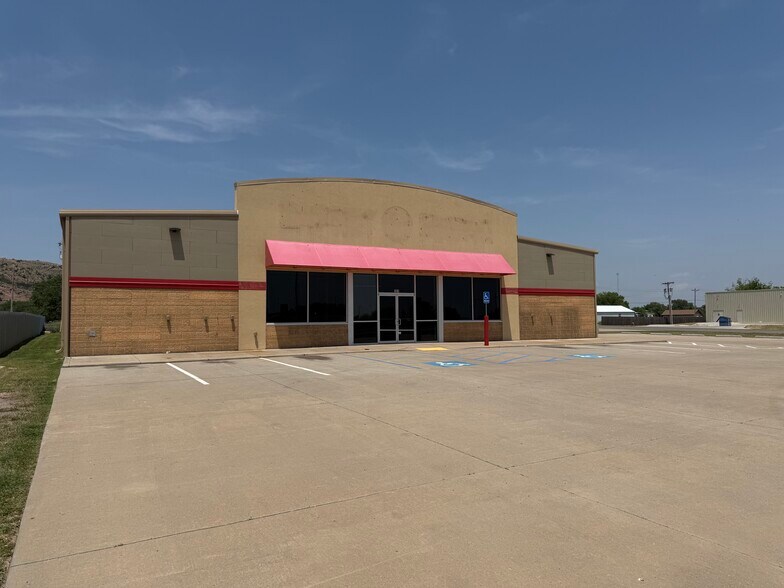 215 E 1st St, Granite, OK à vendre - Photo du bâtiment - Image 3 de 24